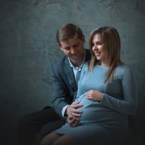 фото беременной с мужем